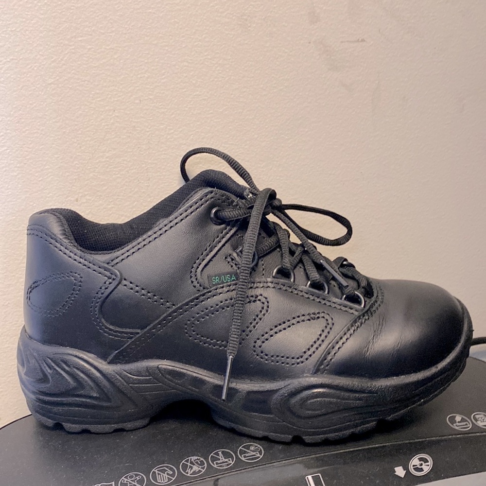 Reebok non slip, green tag. 7W black